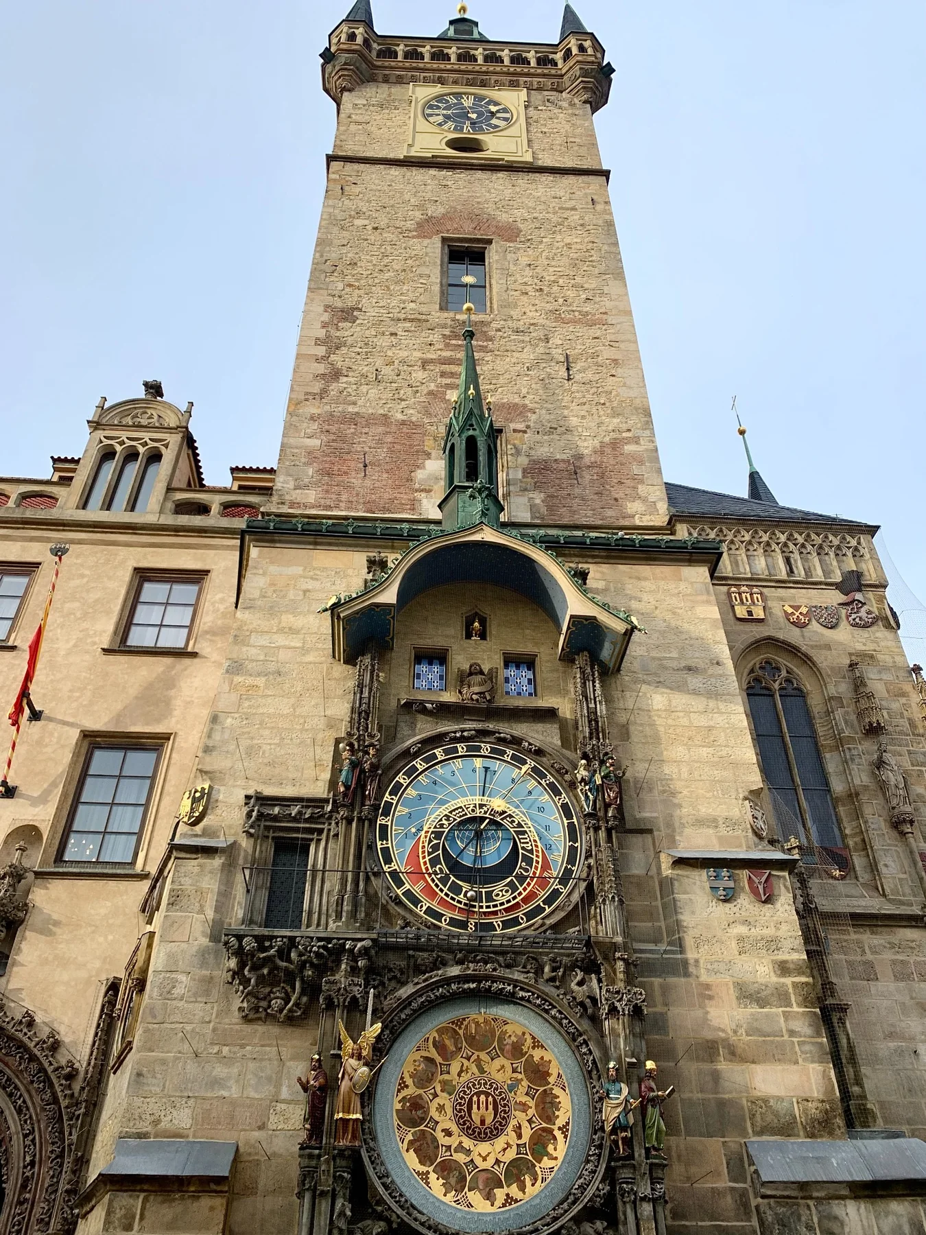 L’horloge astronomique et la tour à Prague.